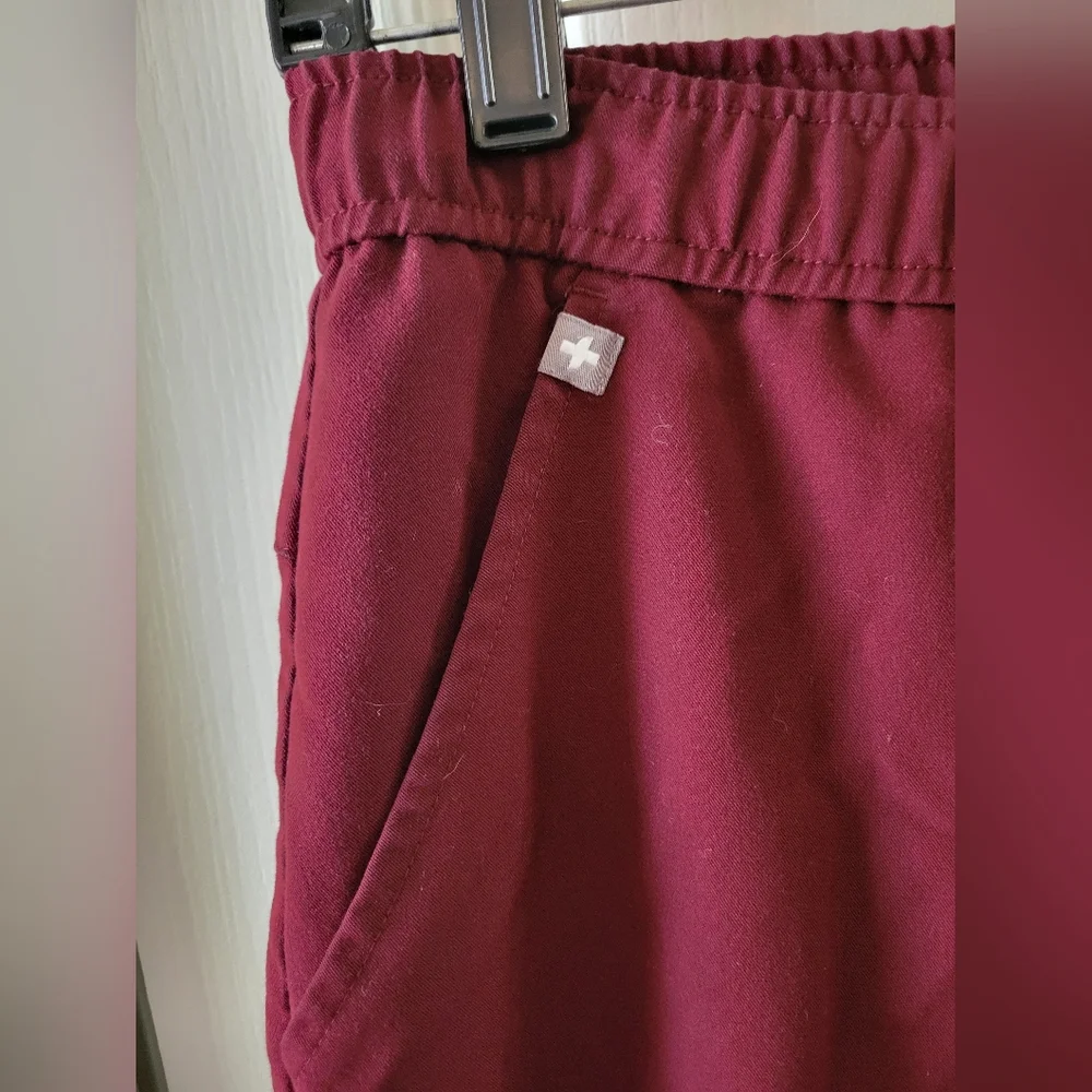 FIGS Men's Tansen Jogger Scrub Pants Burgundy Size XS Nursing